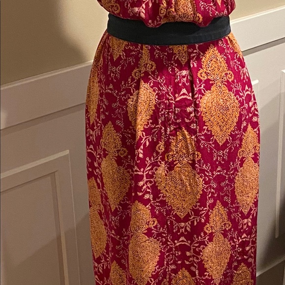 Maxi Dress with a Cute Pattern - Picture 6 of 9